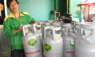 Giá gas trong tháng 8 tăng thêm 11.000 đồng mỗi bình 12kg