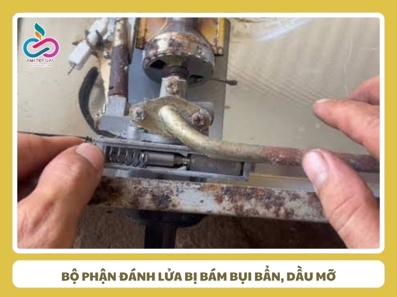 Bộ phận đánh lửa bị bám bụi bẩn, dầu mỡ